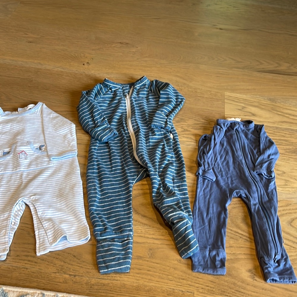 Kyte and Kissy Kissy playsuits and Noah and Cally simplesuit. Range from 0-3 6-9